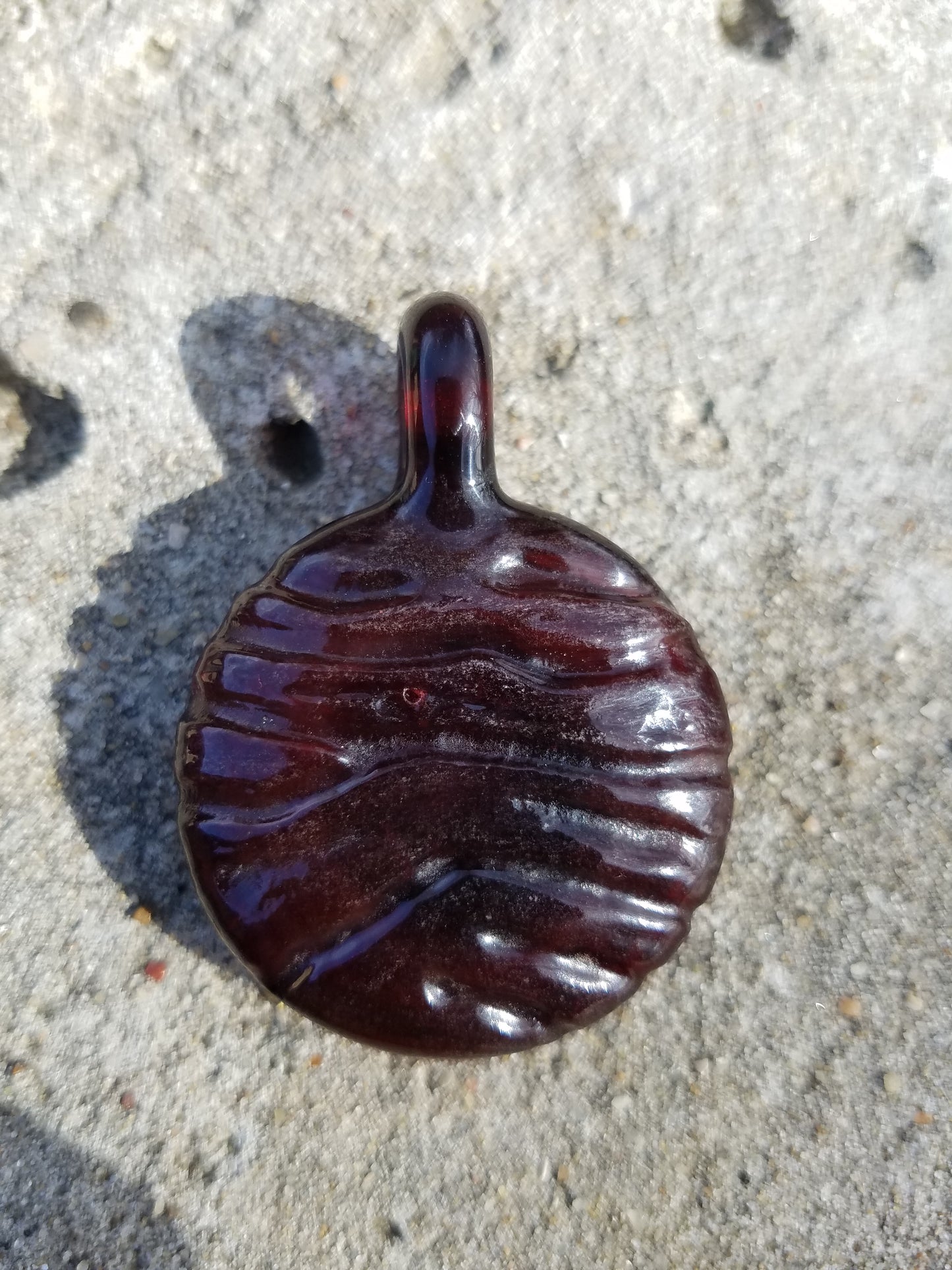 Cold Carved Pendant - Red Elvis