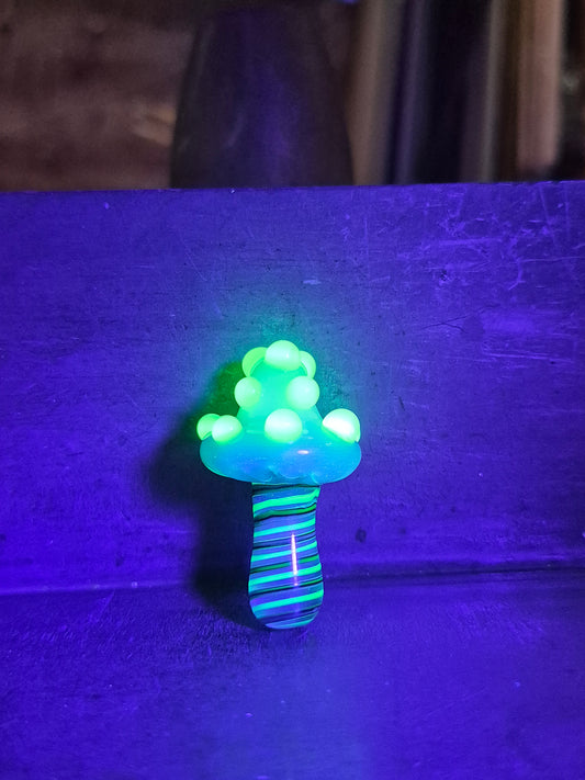 Mushroom Pendant - Hulk CFL and Green ion UV